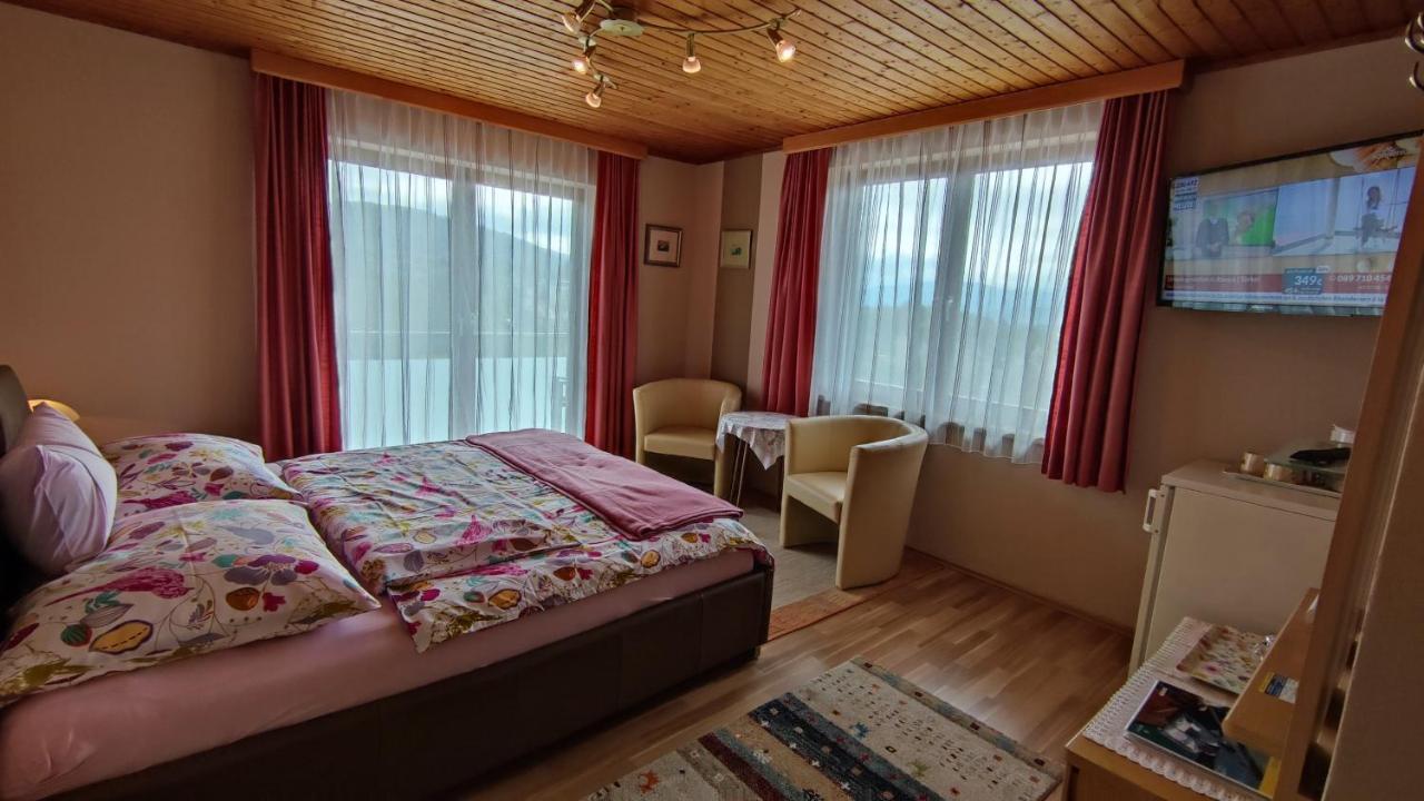 古托尼克度假乐土酒店 Pörtschach am Wörthersee 外观 照片
