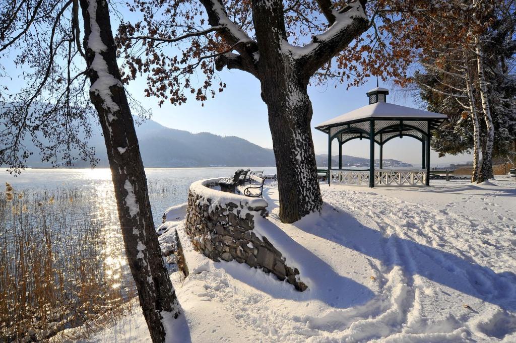 古托尼克度假乐土酒店 Pörtschach am Wörthersee 外观 照片