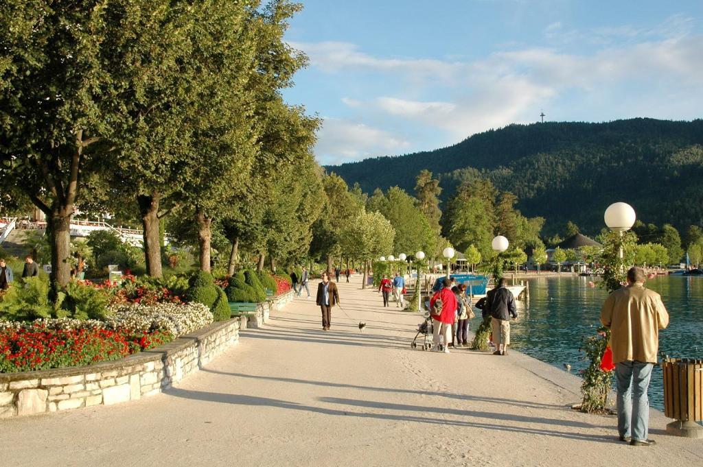 古托尼克度假乐土酒店 Pörtschach am Wörthersee 外观 照片